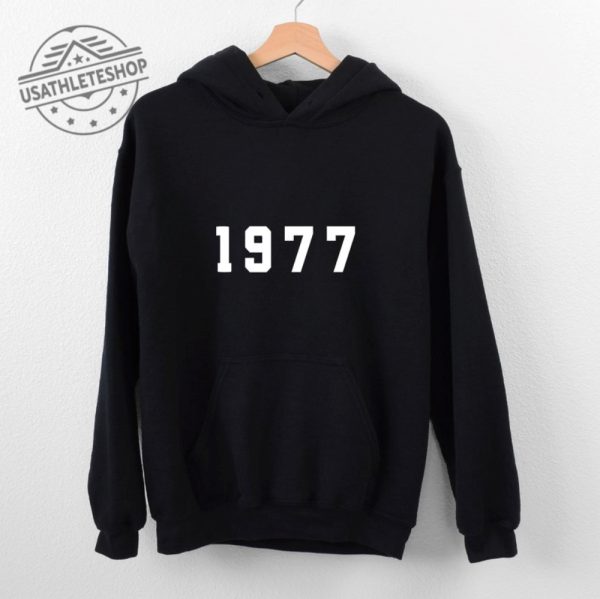 1977 Hoodie 47Th Birthday Gift Vintage Born In The 70S Sweatshirt usathleteshop 1 1