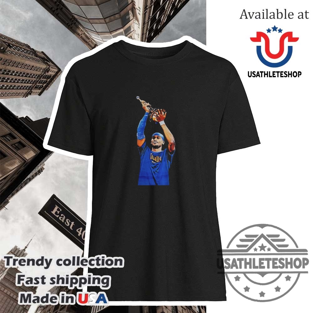 Shai-Gilgeousalexander-Oklahoma-City-Thunder-Holding-Trophy-Mvp-Basketball-Shirt-usathleteshop_1